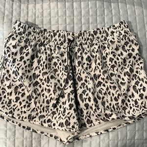 Leopard print shorts with drawstring